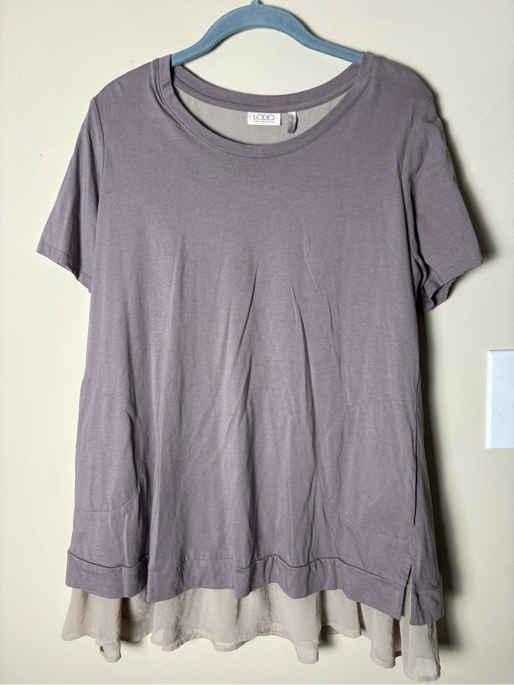 Logo Short-Sleeve Taupe Chiffon Hem Tee M